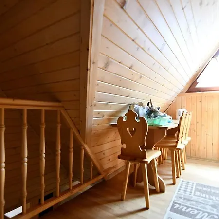 Goscinne Majerczyk *