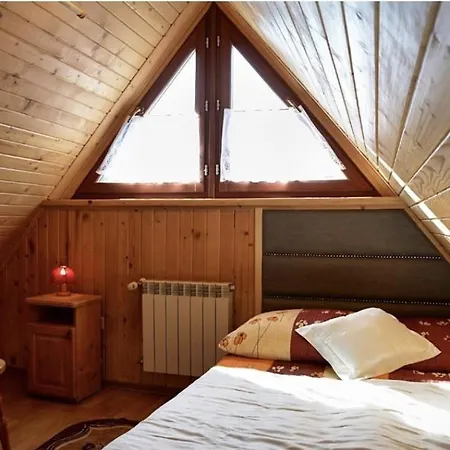 Goscinne Majerczyk *